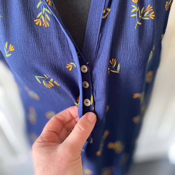 Sweet Rain Sleeveless Top - Picture 4 of 6